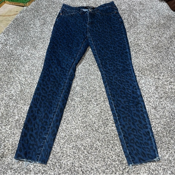Judy Blue Women SZ 5/27 Animal Print Skinny Fit Raw hem Mid Rise Cheetah Jeans - Picture 2 of 11
